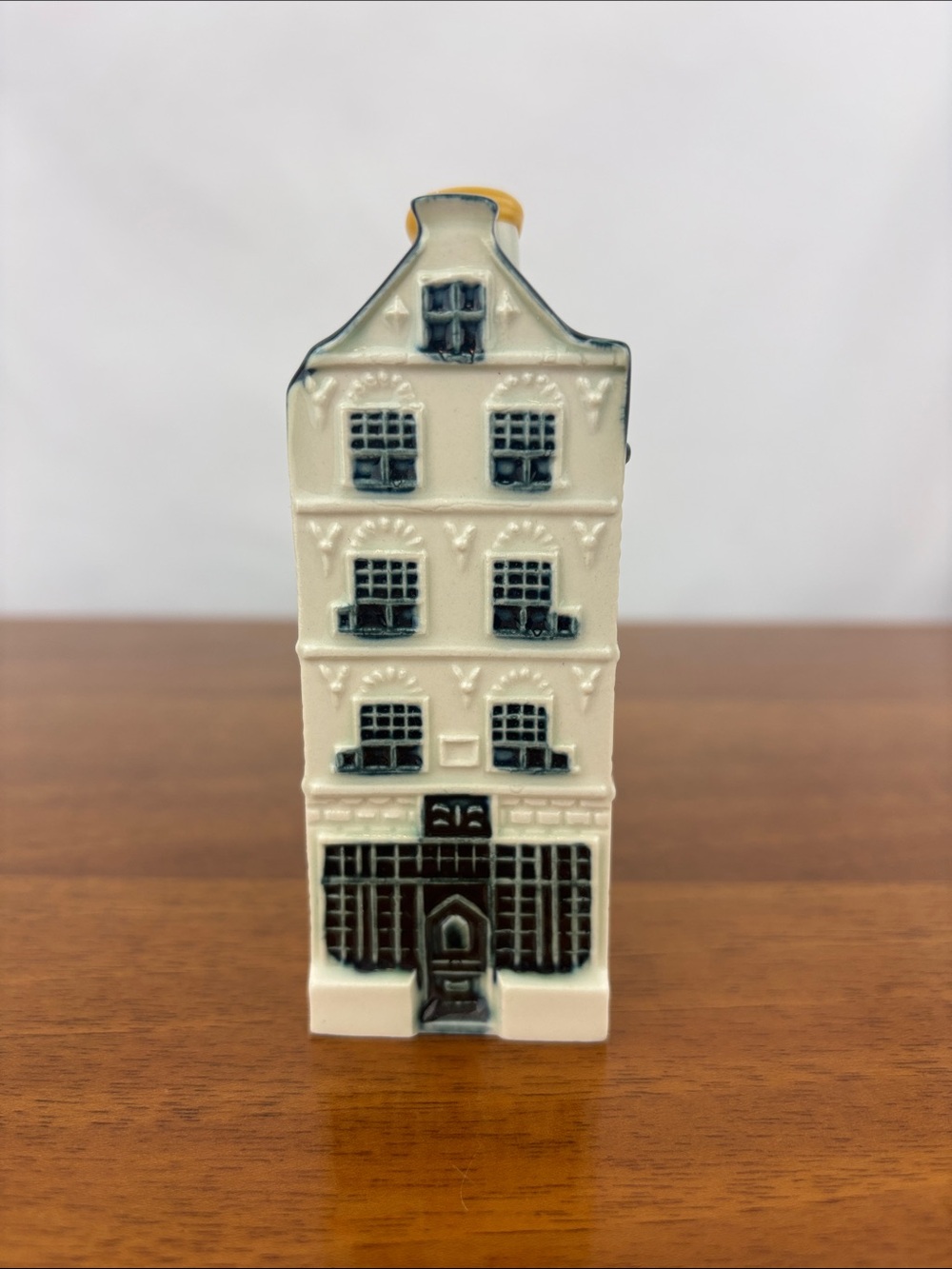 Vintage KLM by BOLS delft blue house #28 Empty bottle